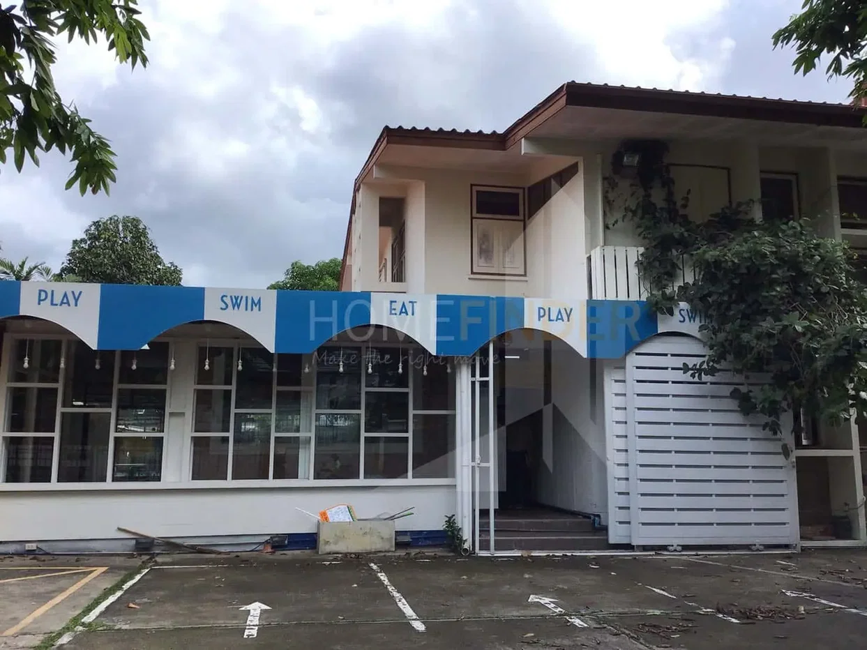 รูป House in Ekkamai soi 10 5 bedrooms, for rent - รูปที่ 1/6