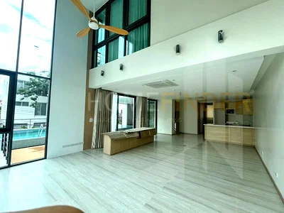 Houses for rent Srinakharinwirot University Prasanmit Campus : House at Sukhumvit 49 4 bedrooms, for rent
