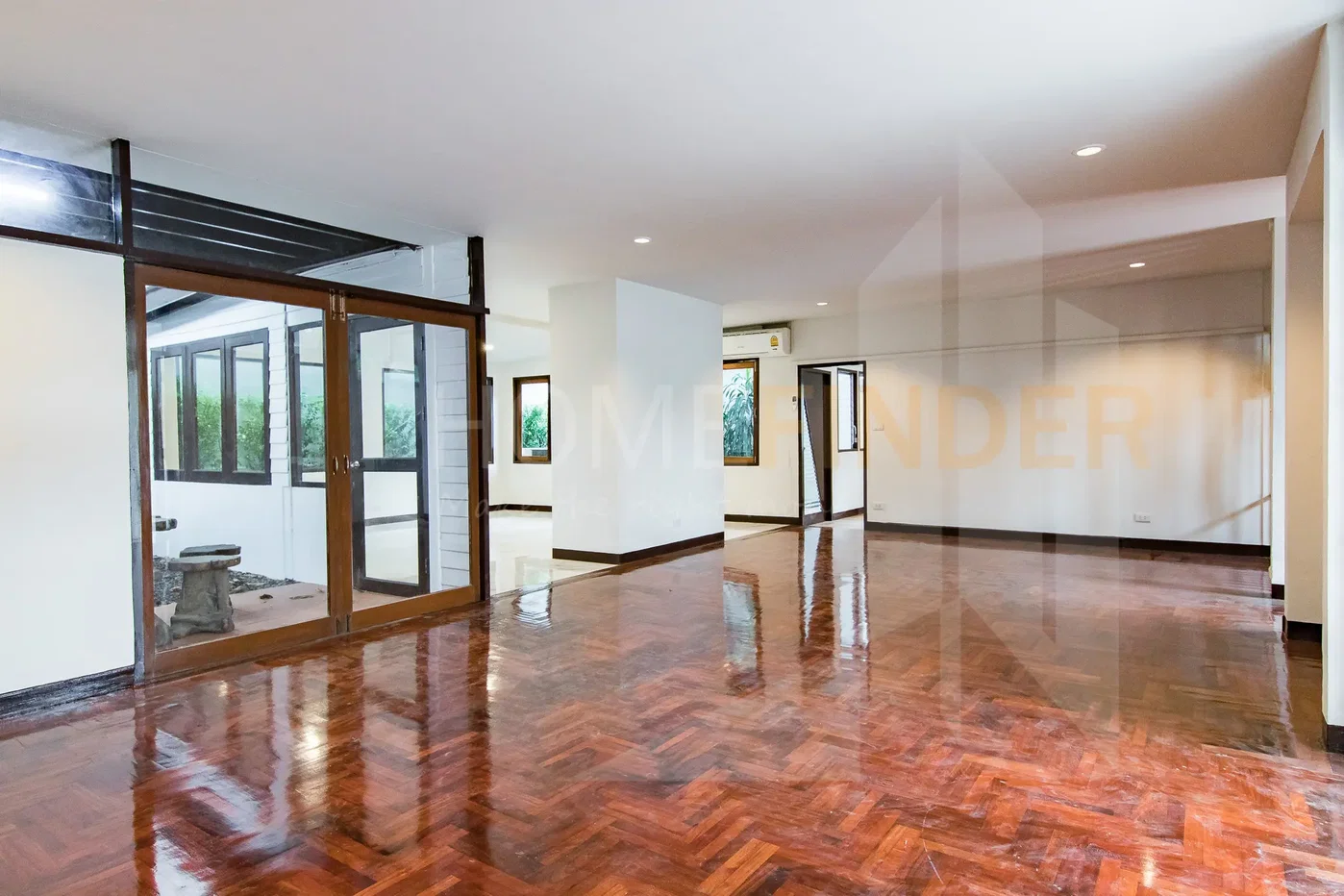 รูป House Thonglor 1 4 bedrooms, for rent - รูปที่ 1/48