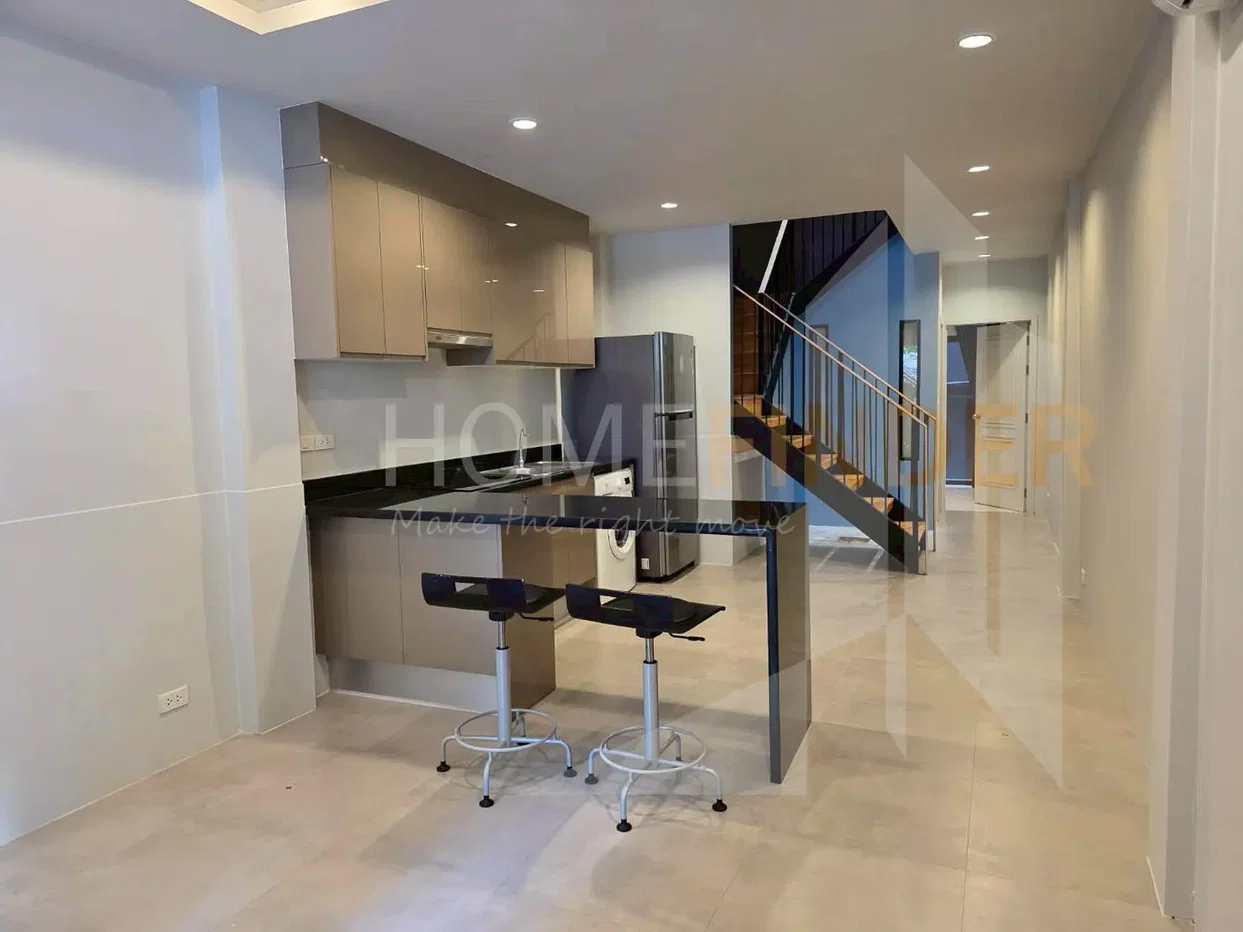 รูป Townhome 31 3 bedrooms, for rent - รูปที่ 3/12