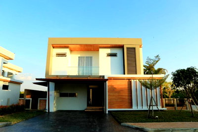 Houses for rent Chiang Mai : 2-Storey Modern Pool Villa for Rent in San Kamphaeng