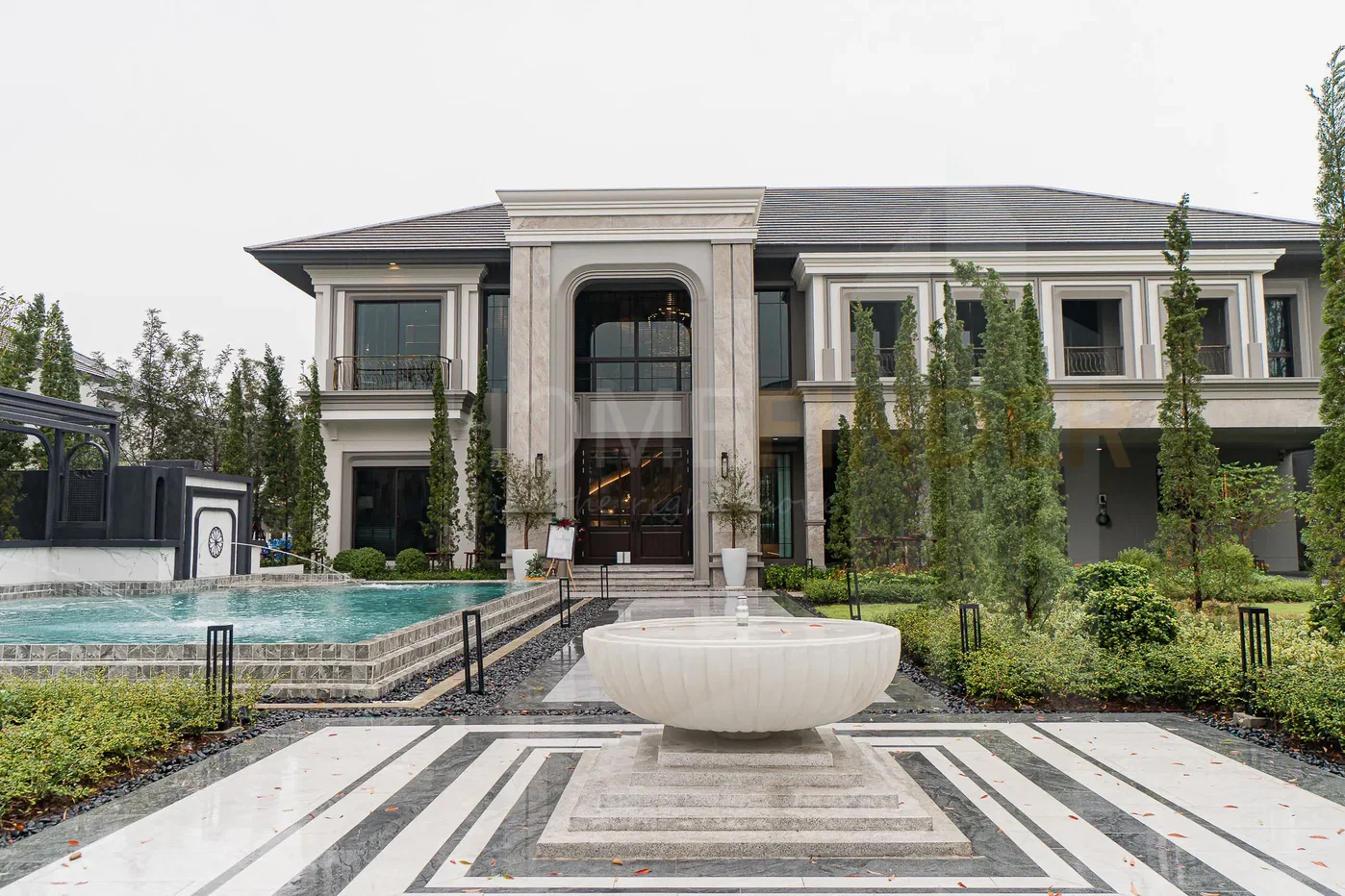 picture Grand Bangkok Boulevard Ramintra-Kasetnawamin 5 bedrooms, for sale - 1/11