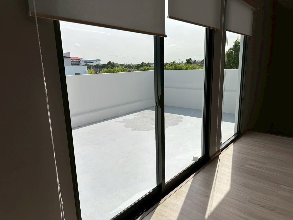 picture Townhome For Rent : Nirvana Define Krungthep Kreetha | Corner unit with private garden + Rooftop - 16/18