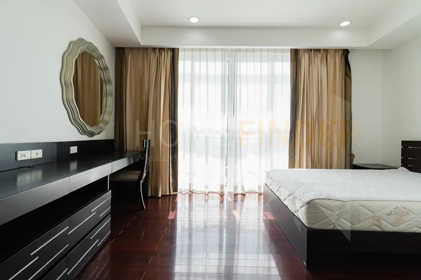 รูป Baan Rajprasong condominium 3 bedrooms, for rent - รูปที่ 11/23