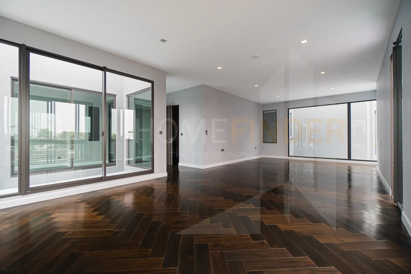 picture 95E1 4 bedrooms, for sale - 10/14