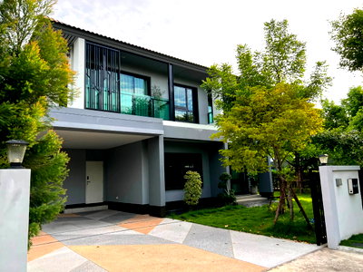 Houses for rent Bang Plee Samut Prakarn : Large corner-plot detached house for rent! Burasiri Wongwaen - Onnut—a quality project by Sansiri situated in a prime location at Bangna Km. 7.