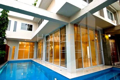Houses for rent Srinakharinwirot University Prasanmit Campus : Single House with private pool in Thong Lor 4 bedrooms, for rent