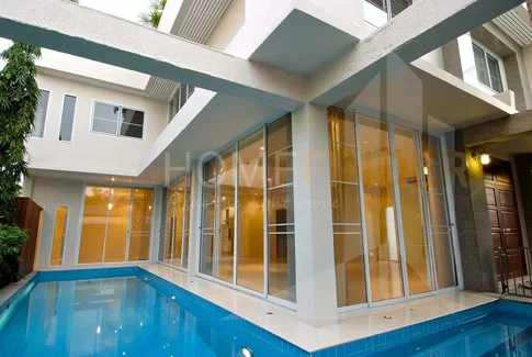 Single House with private pool in Thong Lor 4 bedrooms, for rent