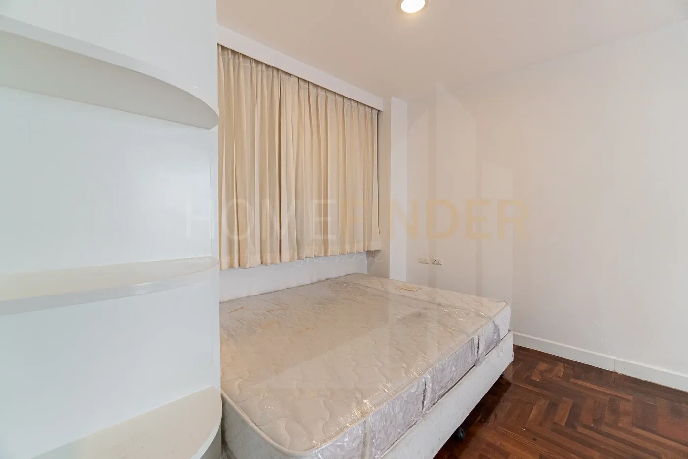 รูป Townhouse near Saint Luis Hospital 5 bedrooms, for rent - รูปที่ 16/23