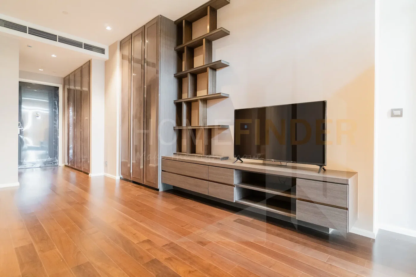 picture The Diplomat 39 2 bedrooms, for rent - 8/17