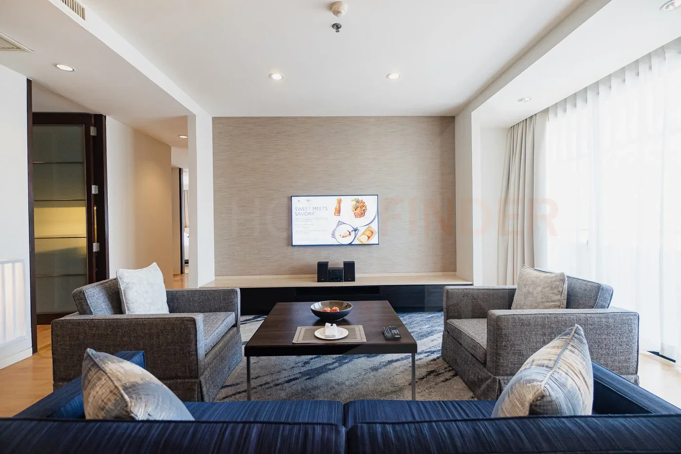 picture Emporium Suites by Chatrium 2 bedrooms, for rent - 1/15
