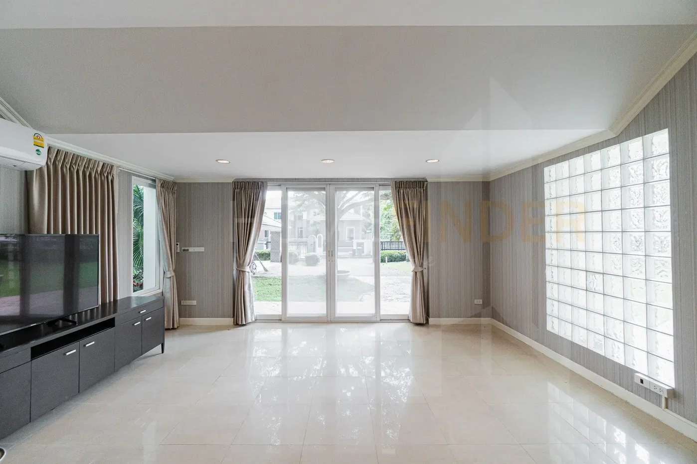 รูป Nantawan Srinakarin, 5 Bedrooms, Big garden and parking spots 5 bedrooms, for rent - รูปที่ 2/17