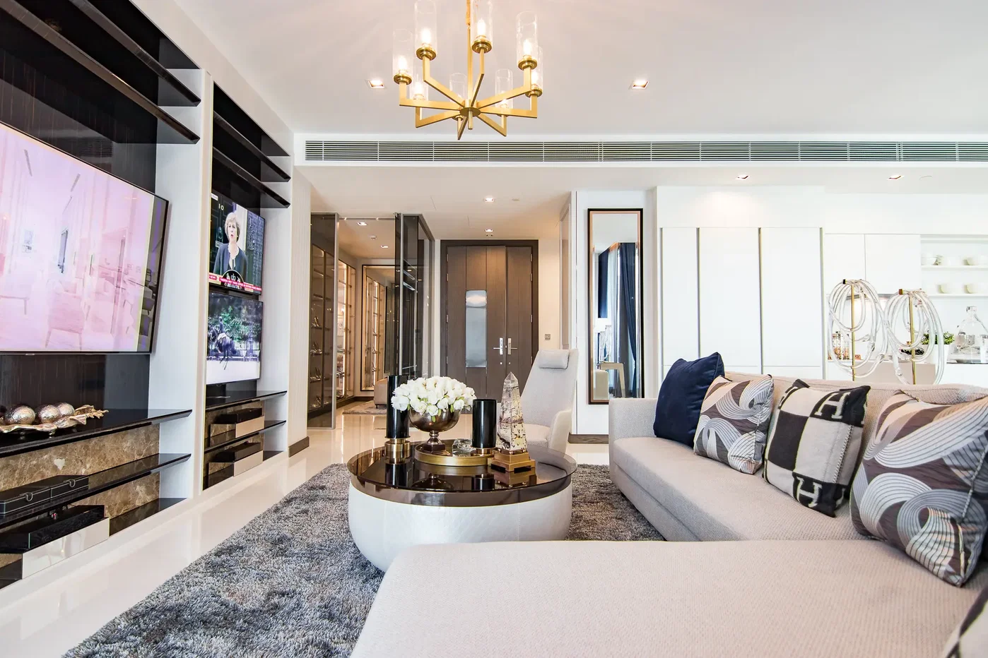 รูป Q1 Sukhumvit 3 bedrooms, for sale - รูปที่ 1/11