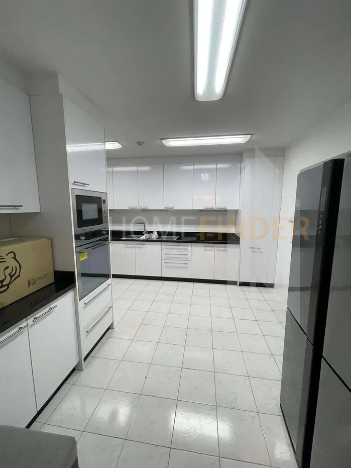 picture Baan Yen Akard 3 bedrooms, for rent - 2/6