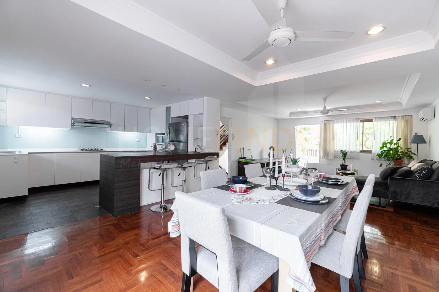 รูป Townhouse near Saint Luis Hospital 5 bedrooms, for rent - รูปที่ 5/23