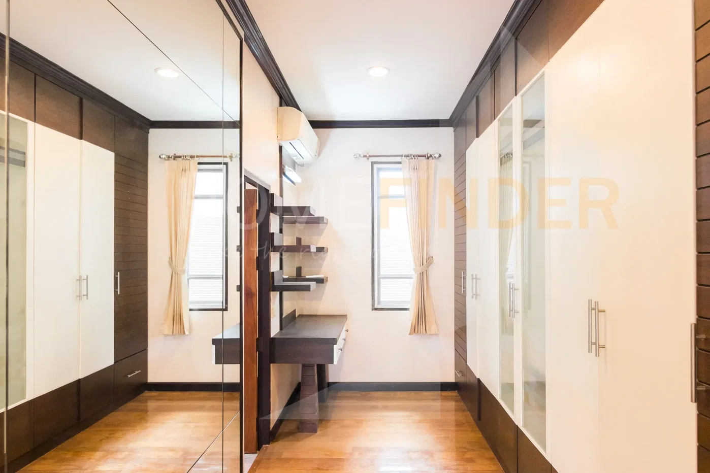 picture House Ekamai 10 4 bedrooms, for rent - 8/16