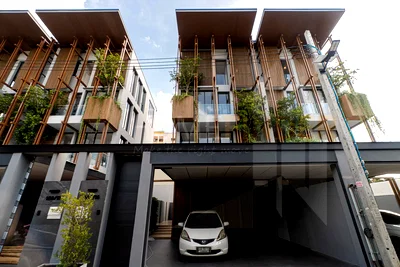 Houses for sale Bangkok Arts&Crafts College : Alive Ekamai - Ramintra 3 bedrooms, for sale