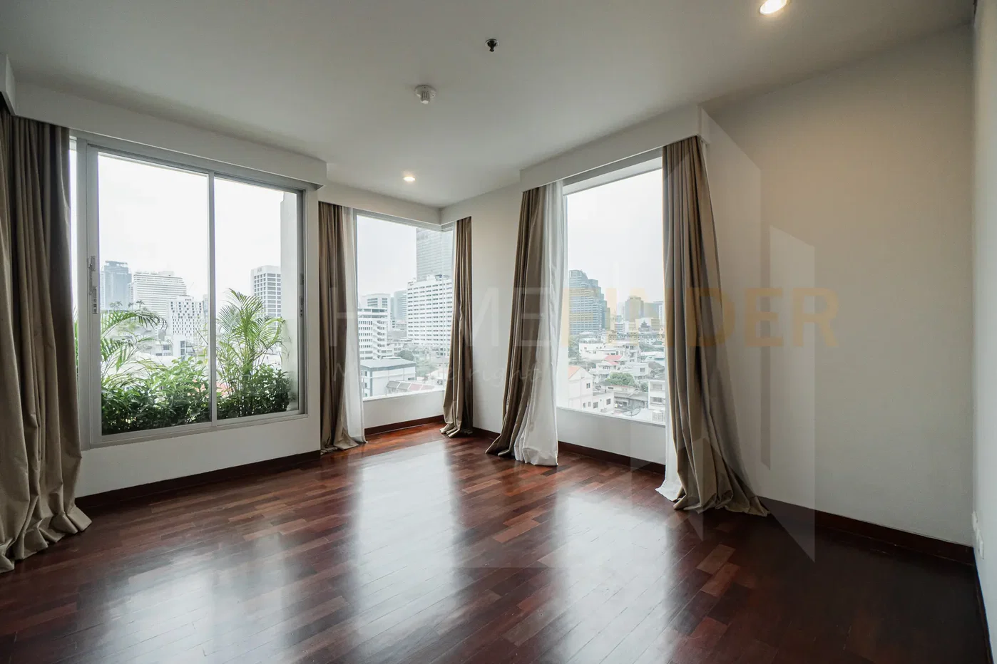 picture Panburi 4 bedrooms, for rent - 6/10