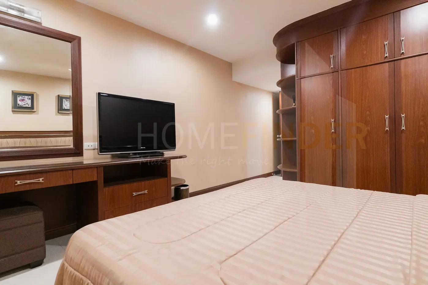 picture Baan Suanpetch condominium 3 bedrooms, for rent - 9/17