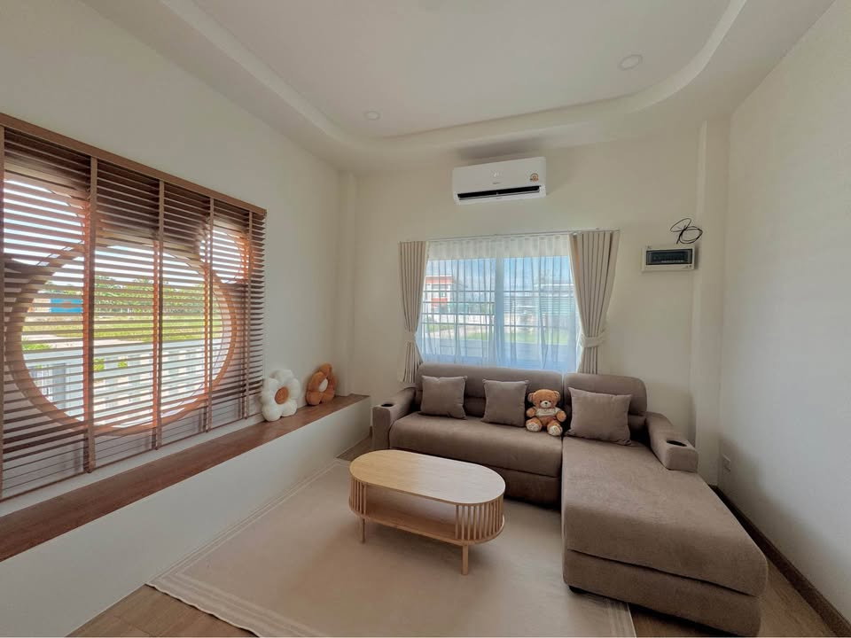 รูป 🏡 ขายด่วน! บ้านเดี่ยวสร้างใหม่ สไตล์ Minimal Muji สันป่าตอง ที่ดิน 50 ตร.ว. 📞 063-6649056 - รูปที่ 3/16
