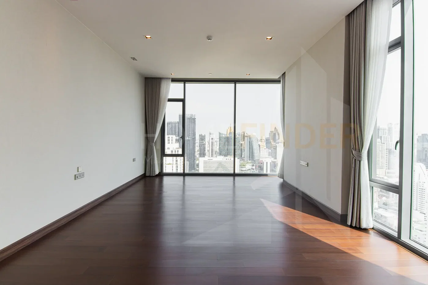picture Q 1 Sukhumvit 3 bedrooms, for sale - 9/25