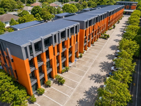 Heavy-duty kitchen allowed. Parking for 5 cars. Cafe rental available once every 3 years. Building l