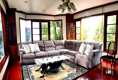 เช่าบ้านเดี่ยว วิทยาลัยพณิชยการบางนา : House Sukhumvit 61 with English Garden, Pool, 2 Parking Spots 5 bedrooms, for rent