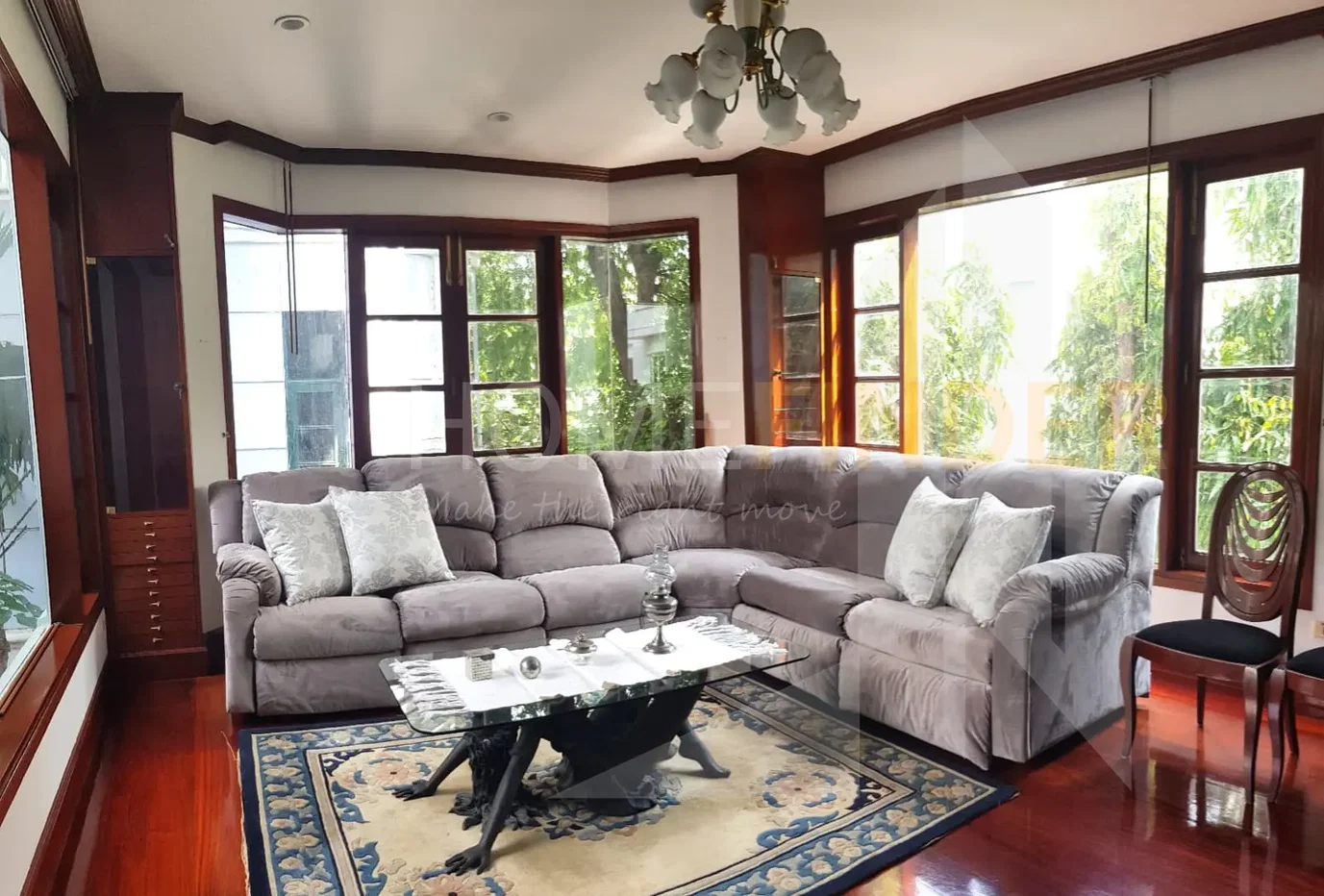 รูป House Sukhumvit 61 with English Garden, Pool, 2 Parking Spots 5 bedrooms, for rent - รูปที่ 1/11