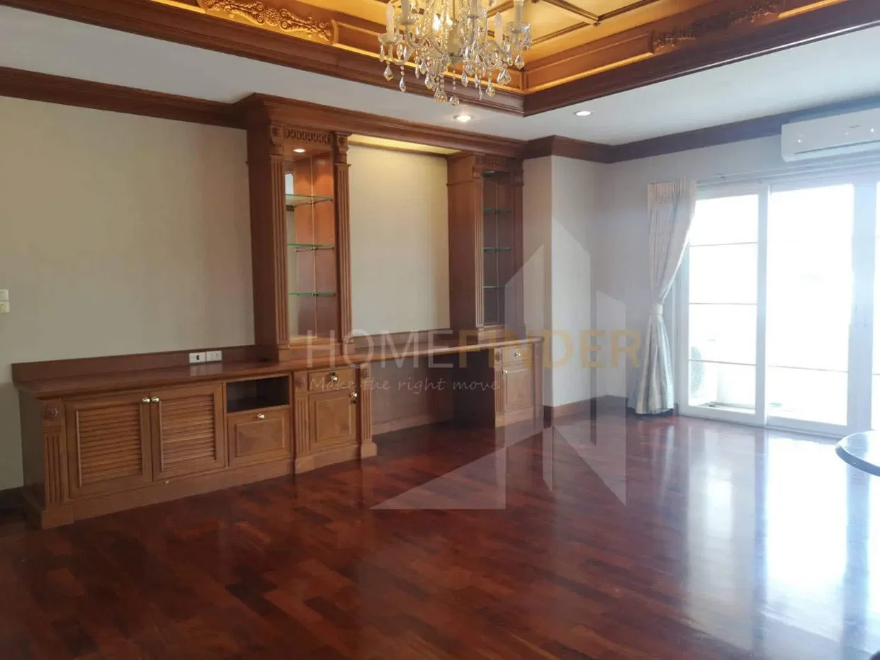 picture House in Laddawan Village 5 bedrooms, for rent - 4/7