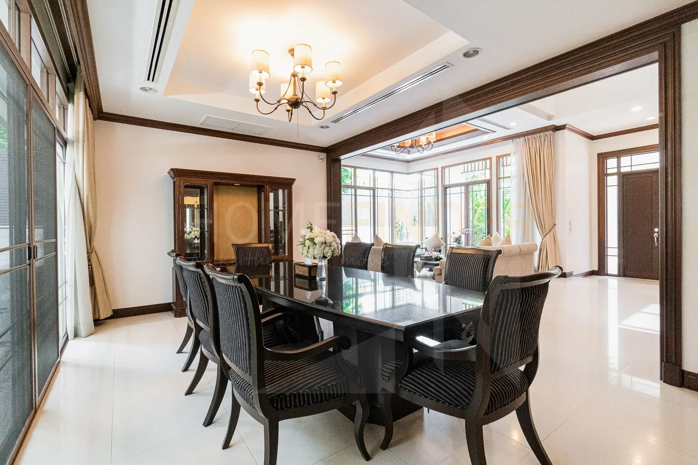 รูป L&H Villa Sathorn - Beautiful 4 Bedroom house and swimming pool Sathorn, Bangkok 4 bedrooms, for rent - รูปที่ 2/19