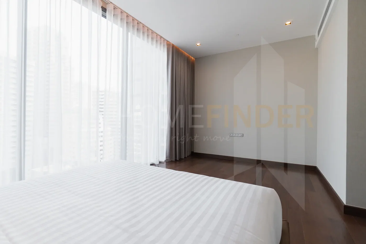picture Q 1 Sukhumvit 3 bedrooms, for rent - 10/26