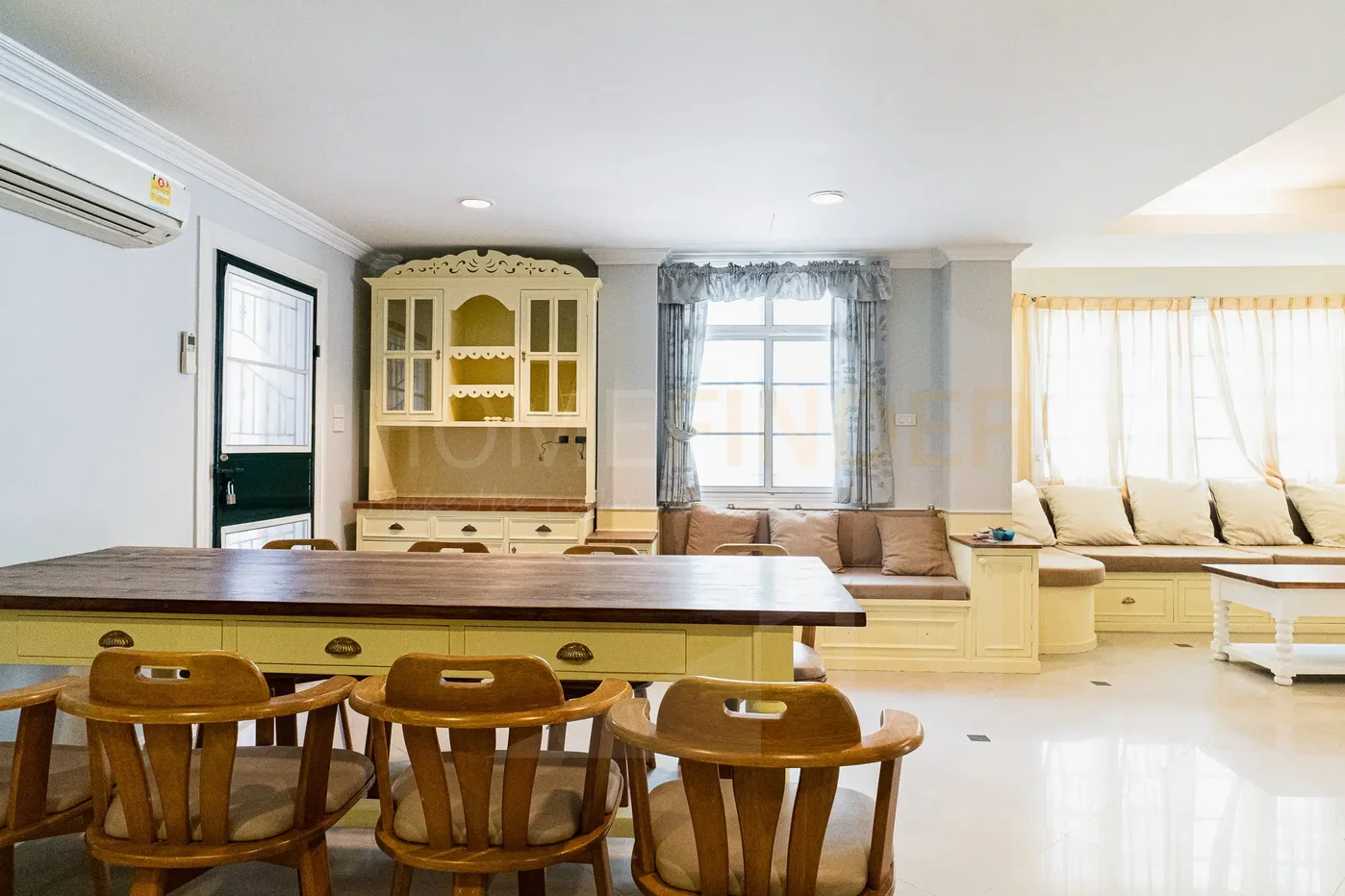 picture Fantasia Villa 2 4 bedrooms, for rent - 4/16