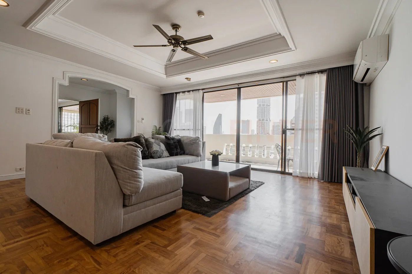 picture Charan Tower 3 bedrooms, for rent - 4/21