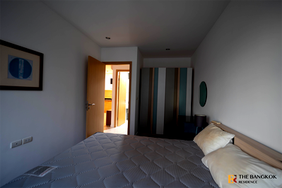Condos for sale : Surrounded by Facilities Circle Condominium