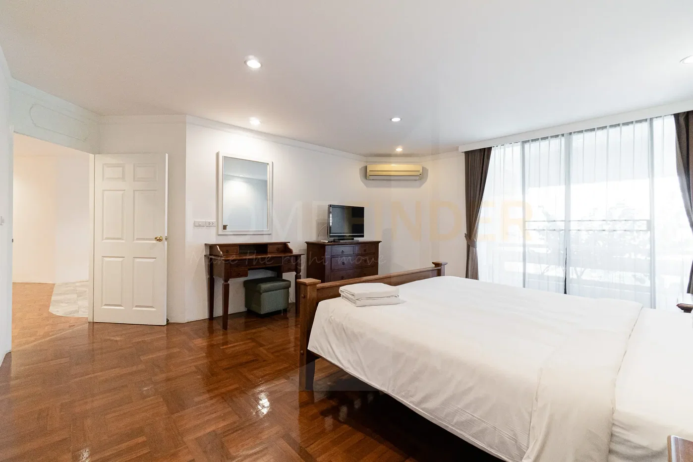 รูป Trinity Complex 3 bedrooms, for rent - รูปที่ 10/13