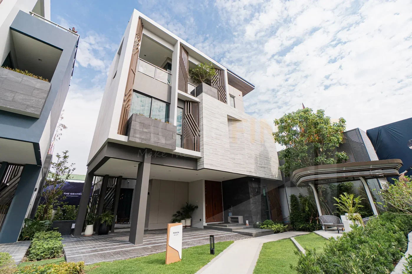 รูป The Gentry Phatthanakan 2 4 bedrooms, for sale - รูปที่ 1/12