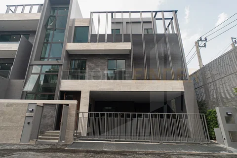 95E1 4 bedrooms, for sale