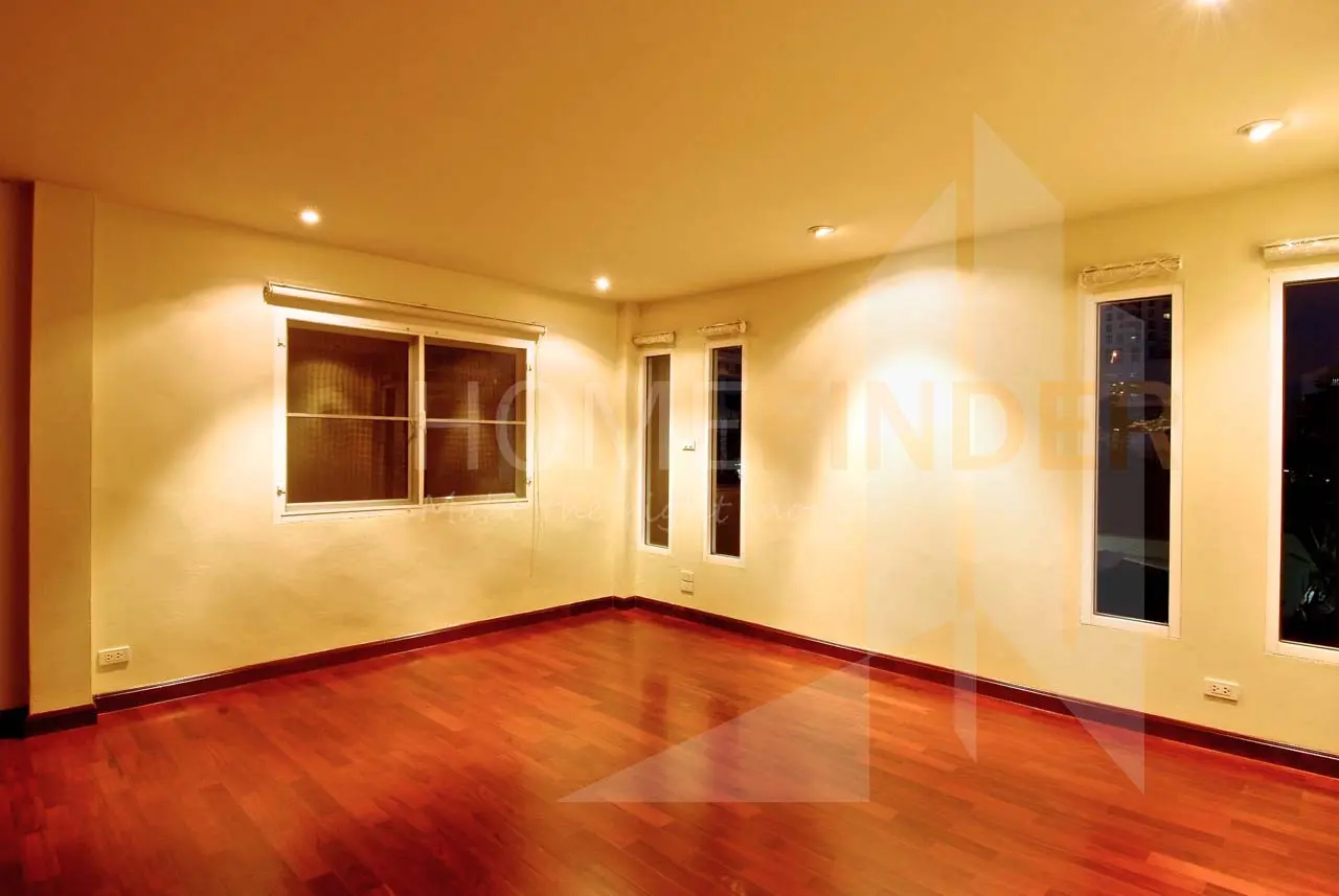 picture Single House with private pool in Thong Lor 4 bedrooms, for rent - 5/8