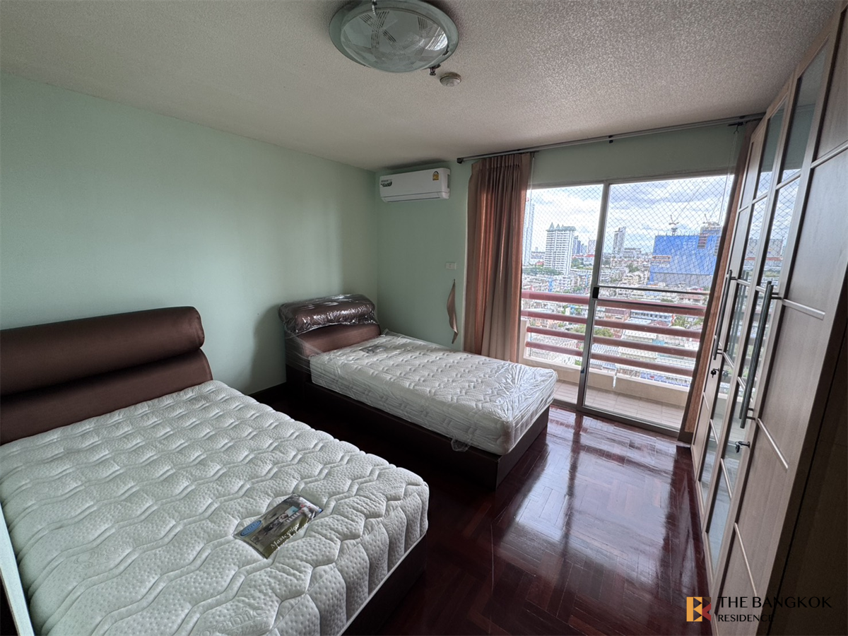 picture Master View Executive Place Hurry, big discount is ending! - 2/10