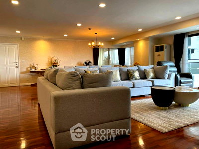 Condos for rent : Pet-Friendly 3-BR Casa Viva Condominium Near BTS Ekkamai (ID 3254819)