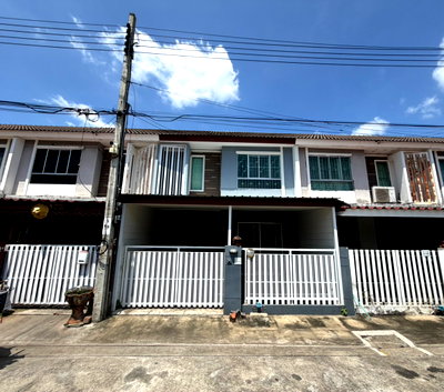 Townhouses for rent : 2-story townhouse for rent, Soi Phutthabucha 36, ​​Intersection 1, near King Mongkuts University of Technology Thonburi (Pet friendly 🐶(little cat)) 