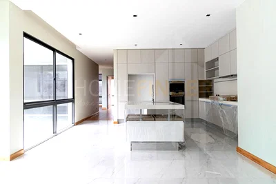 Houses for sale MRT Thailand Cultural Centre : House near The Street Ratchada Mall - 4 bedroom house Ratchada, Bangkok Thailand 4 bedrooms, for sale