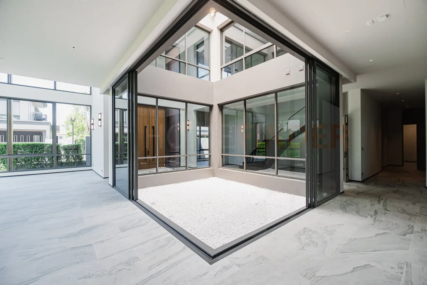 รูป Siraninn Residences Pattanakarn 5 bedrooms, for sale - รูปที่ 2/16