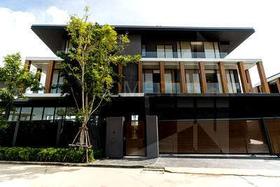 Houses for sale Samut Prakarn : Baan Issara Bangna 6 bedrooms, for sale