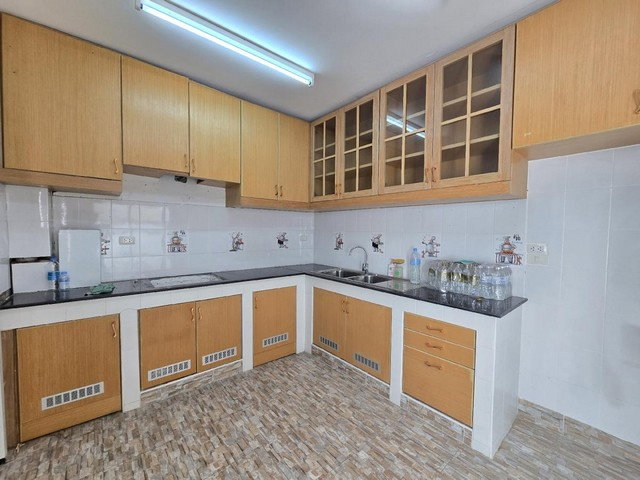 picture 			Shop House For rent  Chuan Chuen Modus Viphavadi Bangkok           - 8/8