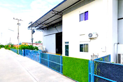 เช่าโรงงาน ลำลูกกา คลองห้า : ให้เช่าโกดัง สถานีจ่ายน้ำคลองสี่ คลองสี่ตะวันออก และออฟฟิศ รังสิตคลอง 4 ติดถนน Motorway  403 ตร.ม. สิบล้อเข้าออกได้สะดวก