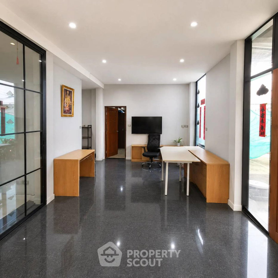 picture Spacious 6-BR House 350 Sqm In Tha Raeng, Bang Khen (ID 3253640) - 12/42