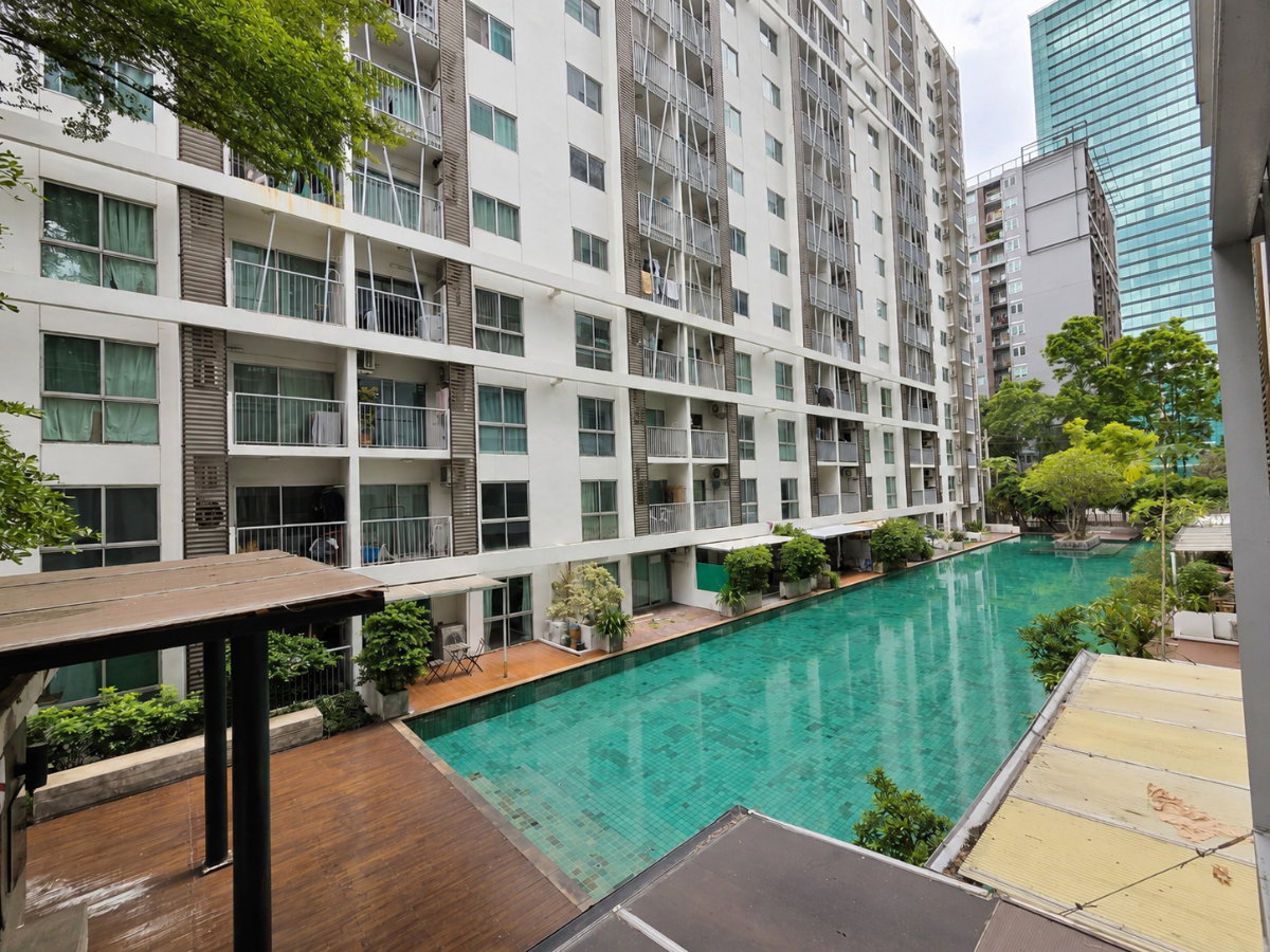 picture 🔥 Condo in the Asoke-Ratchada area – only 1.58 million Baht! 🔥 a space Asoke-Ratchada (South Tower) 🚆 MRT Phra Ram 9 - 7/11