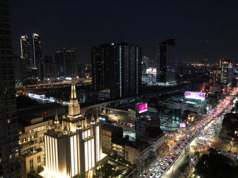 1 ห้องนอน | 2 ห้องน้ำ | MRT Phetchaburi | 80 ตร.ม. | 45,000 บาท/เดือน | ชั้น 25 — Villa Asoke กรุงเทพฯ