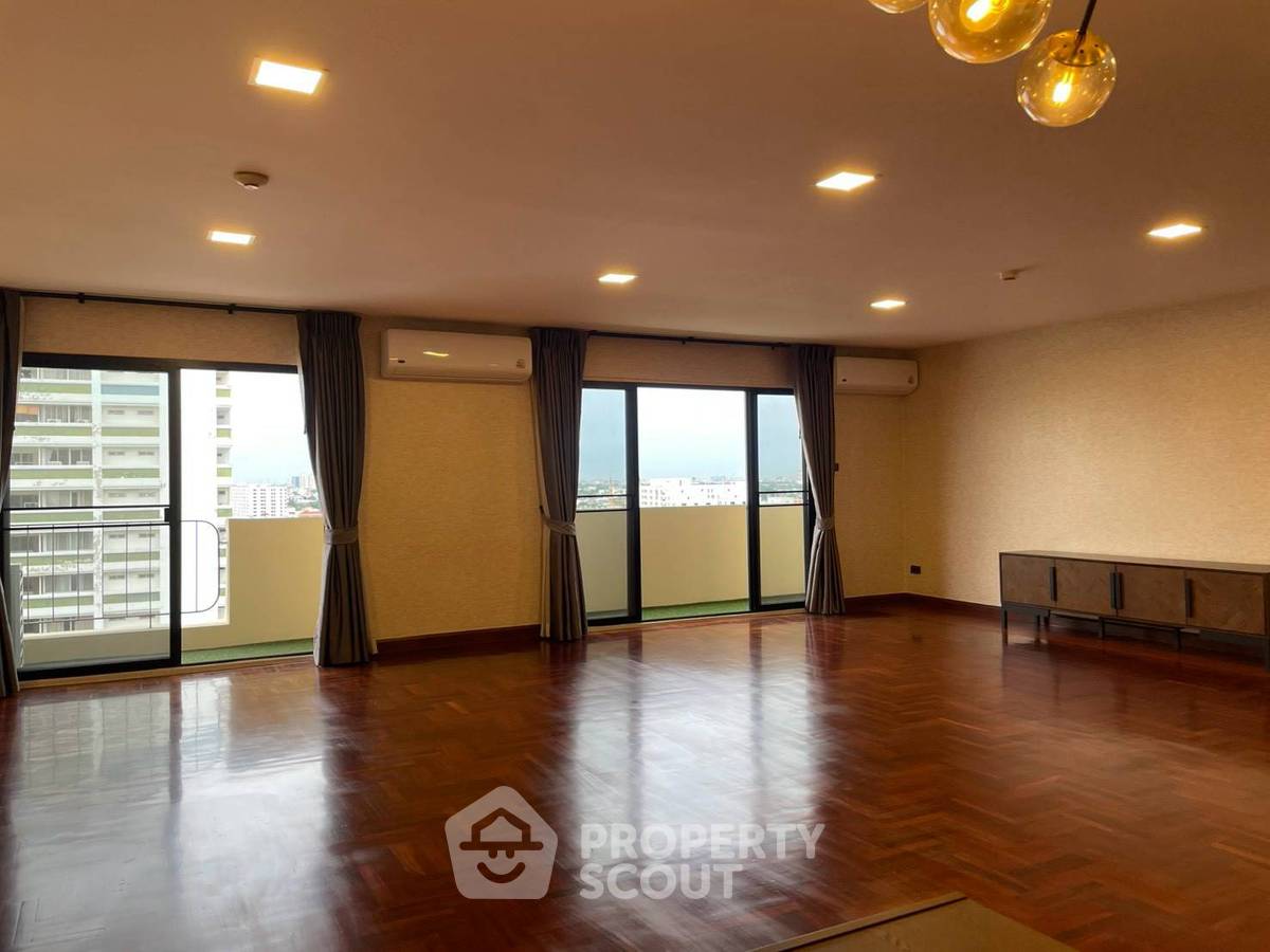 รูป คอนโด 3-ห้องนอน ที่ คาซ่า วีว่า คอนโดมิเนียม ใกล้ BTS เอกมัย (ID 3254817) - รูปที่ 2/13